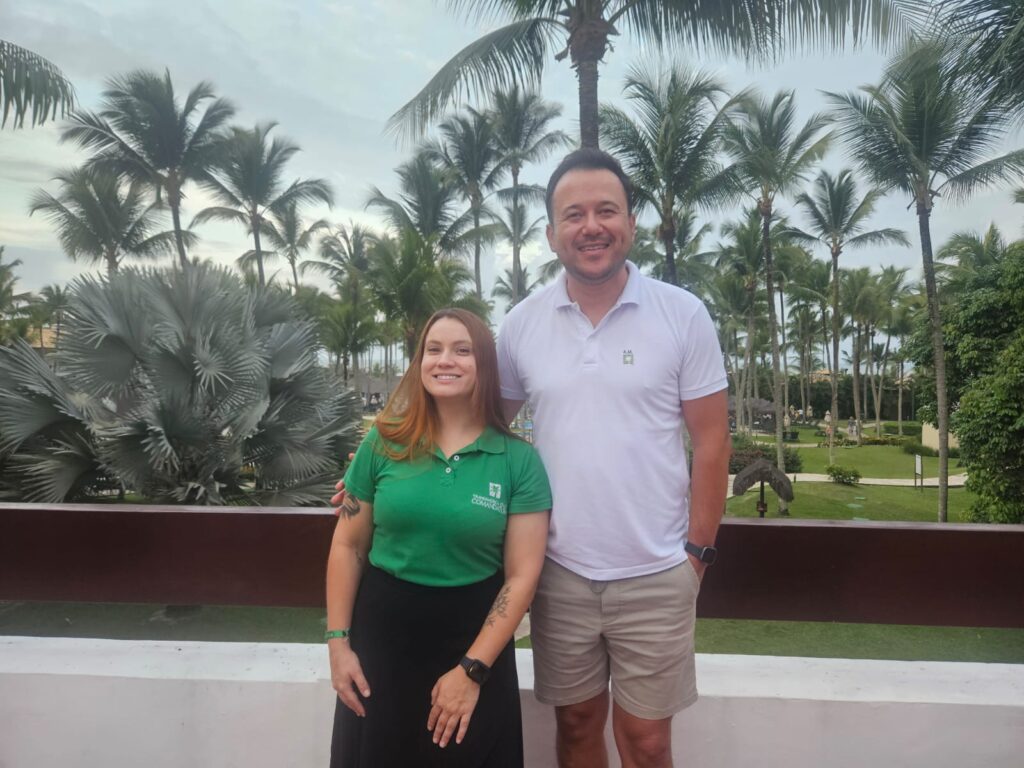 Jessica D'amico, gerente comercial do Transamerica, e Amarildo Maia, gerente geral de vendas do Transamerica