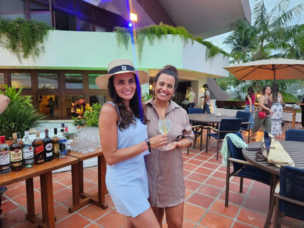 Daniane Terrassan, Duemondi Viagens Itu-SP, e Kelly Nobre, da Azul Viagens Lojas Nordeste
