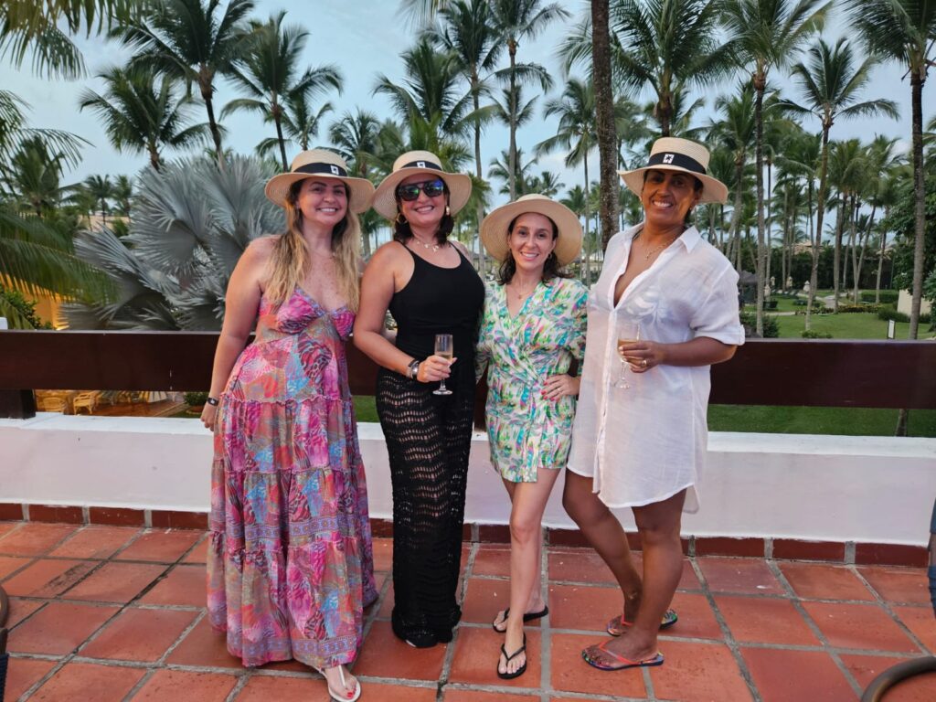 Amanda Pipa, da GW Travel, Jaqueline Farias, da Ertour Receptivo, Giselle Souto, da Azul Viagens BH, e Cristiane Paixão, da Azul Viagens Contagem