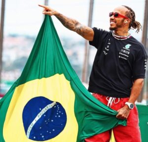 Segredo revelado: em homenagem a Ayrton Senna, Lewis Hamilton será o piloto da icônica McLaren no GPSP