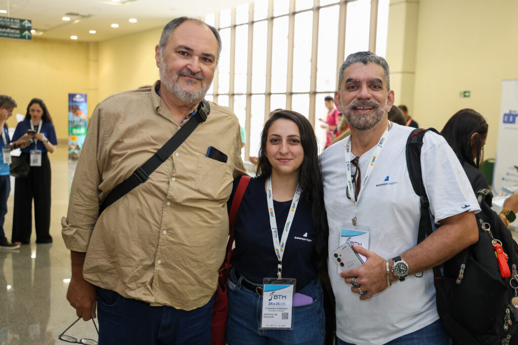 William Farias, da BT Consultoria de Viagens, Lisandra Rodrigues e Paulo Carneiro, da Balanço Viagen