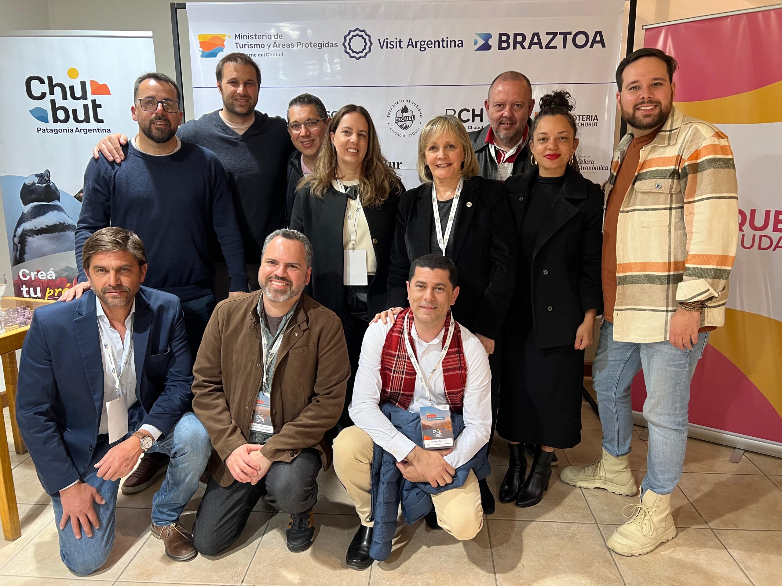 Equipe Braztoa e autoridades locais durante cerimônia de encerramento Equipe Braztoa e autoridades locais durante cerimônia de encerramento