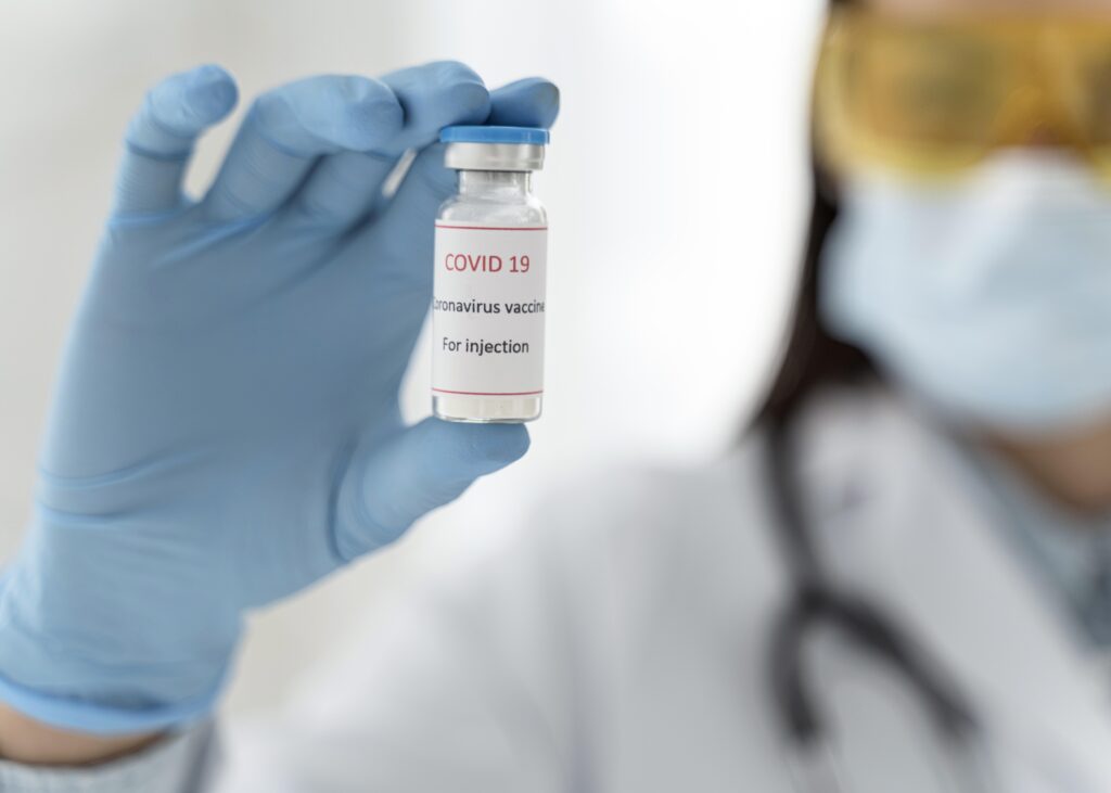 XEC: Cepa mais contagiosa da Covid identificada em diversos países preocupa autoridades 1 XEC: Cepa mais contagiosa da Covid identificada em diversos países preocupa autoridades