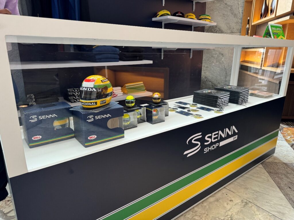 Hilton São Paulo Morumbi terá loja de produtos oficiais da Senna Shop durante GPSP 1 Hilton São Paulo Morumbi terá loja de produtos oficiais da Senna Shop durante GPSP