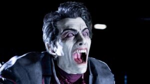 Nenhuma criatura da noite aterroriza os corações dos mortais como Drácula, o icônico vampiro