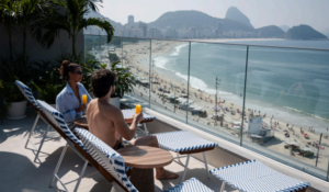 Grand Mercure Copacabana reabre torre principal com novo restaurante e rooftop