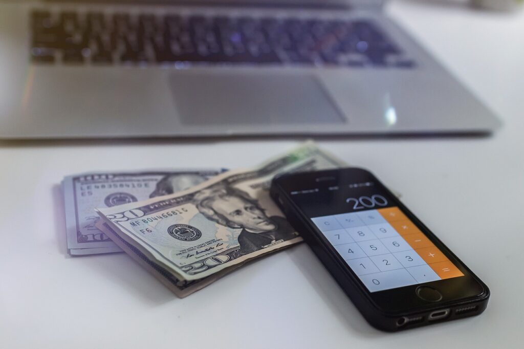 Com a maior cotação desde 2021, dólar encerrou em R$ 5,76 nesta terça-feira (29) 1 Com a maior cotação desde 2021, dólar encerrou em R$ 5,76 nesta terça-feira (29)