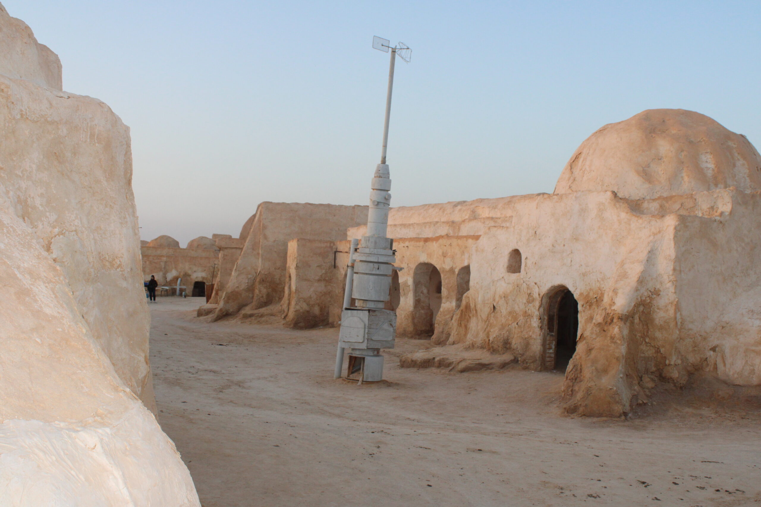 Set de Star Wars atrai milhares de turistas ao Saara tunisiano; veja fotos Set de Star Wars atrai milhares de turistas ao Saara tunisiano; veja fotos