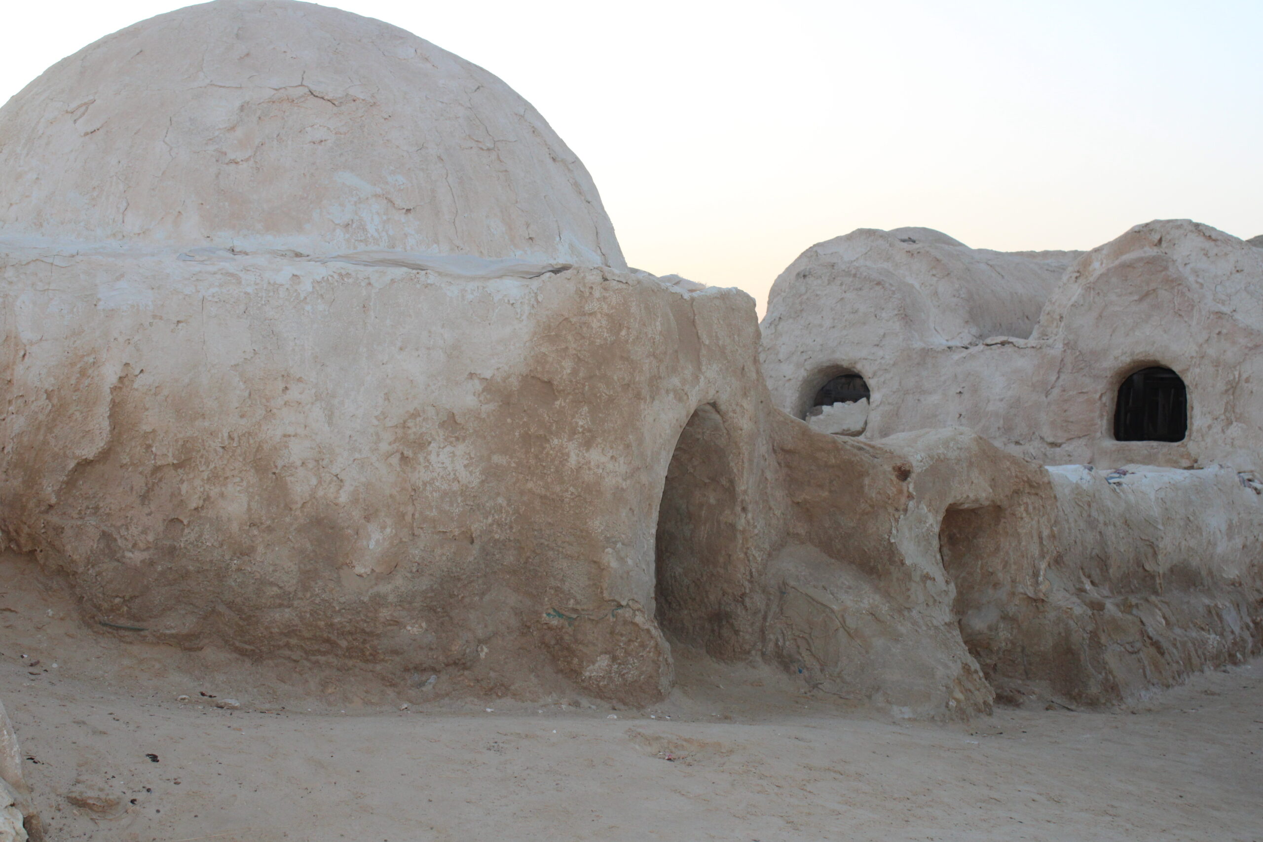 Set de Star Wars atrai milhares de turistas ao Saara tunisiano; veja fotos Set de Star Wars atrai milhares de turistas ao Saara tunisiano; veja fotos