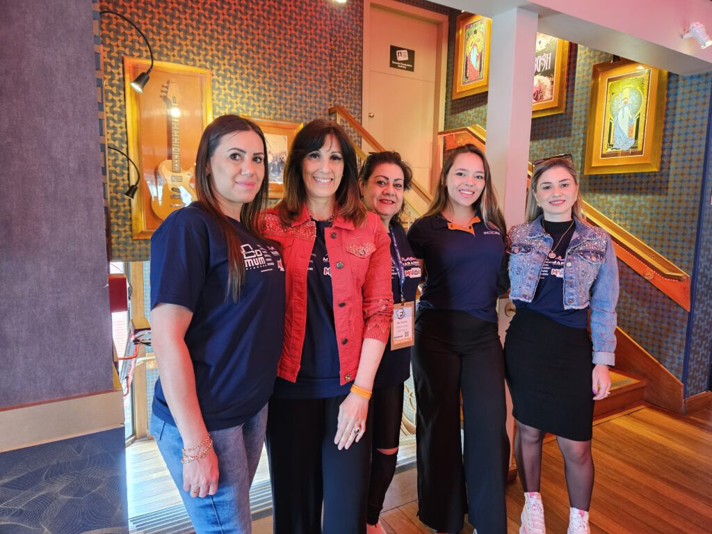 Isabella Menezes, da Incomum, entre Dariane Rodighero, Cristine Heilmann, Ana Paula Florão e Camila Machado, da Inspira Viagens