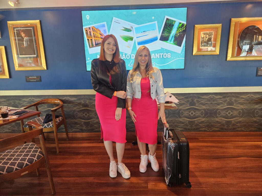 Micaela Fischer e Raquel Fulcher, da Milletour Viagens