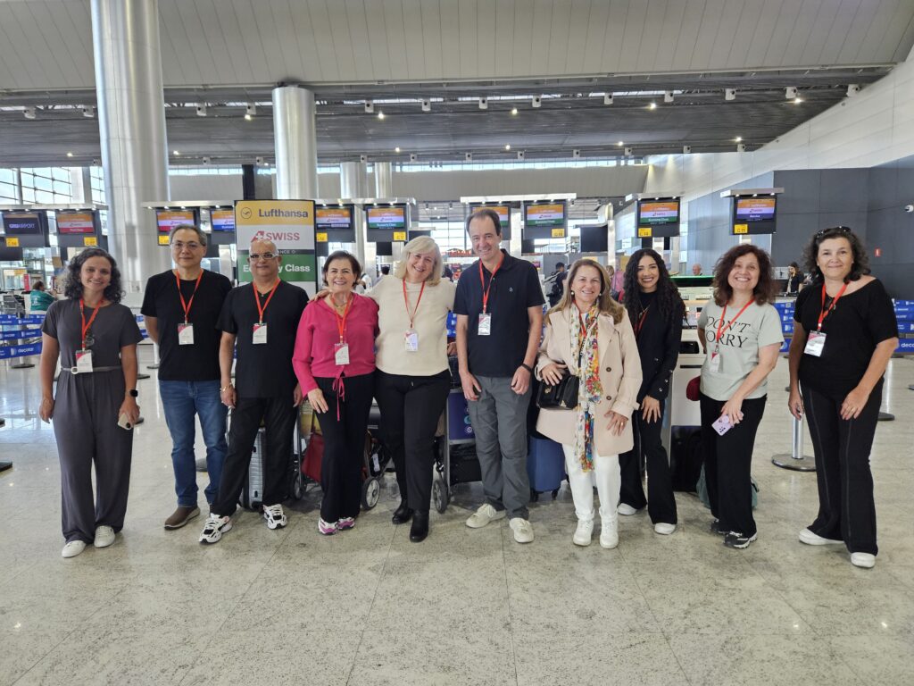 Agentes de viagem no aeroporto de Guarulhos, em São Paulo, na tarde deste domingo (24) para seguir viagem a Malta. Mas antes, uma breve conexão em Frankfurt, na Alemanha. Agentes de viagem no aeroporto de Guarulhos, em São Paulo, na tarde deste domingo (24) para seguir viagem a Malta. Mas antes, uma breve conexão em Frankfurt, na Alemanha.
