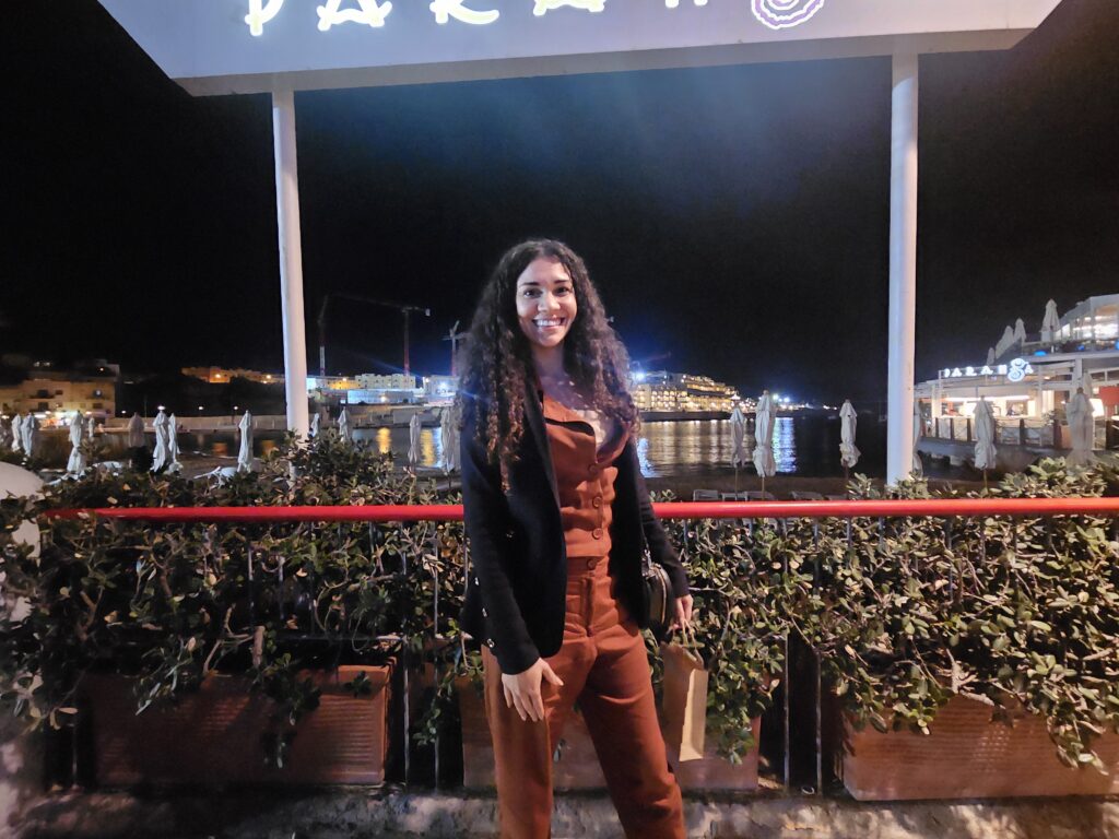 "Como primeira viagem internacional, está sendo enriquecedora. Que isso possa acrescentar ainda mais na minha carreira profissional" -Tainá Brito, da Flot "Como primeira viagem internacional, está sendo enriquecedora. Que isso possa acrescentar ainda mais na minha carreira profissional" -Tainá Brito, da Flot