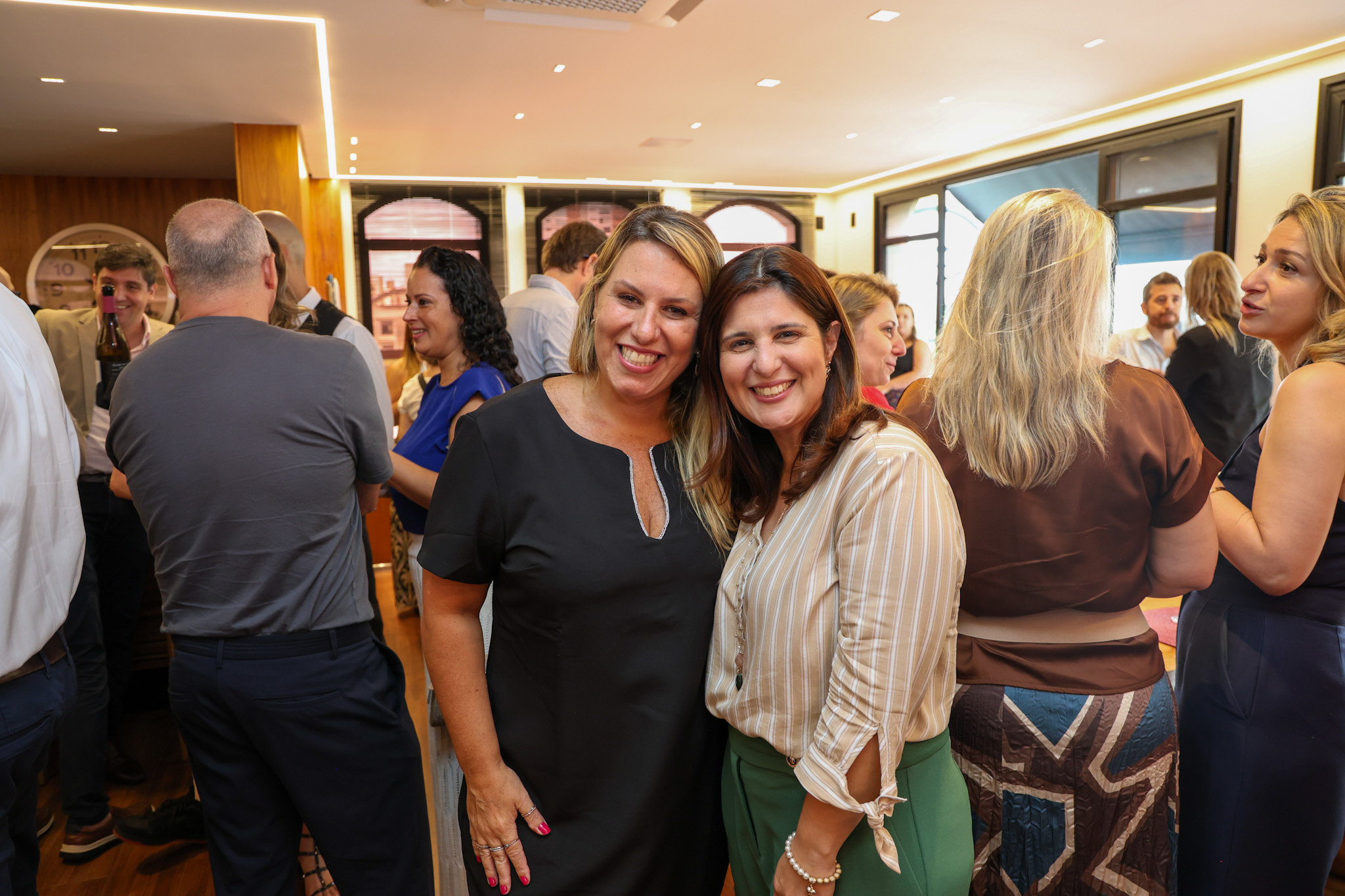 Adriana Tolentino, da Qatar Airways, e Renata Di Bernardo, da TAP