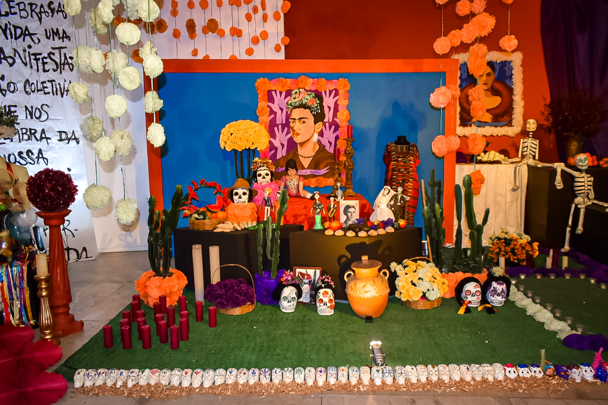 Altar em homenagem a artista Frida Khalo