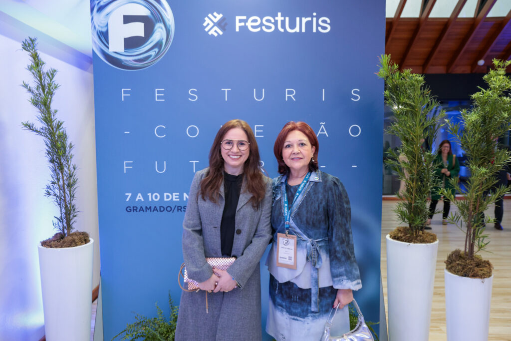 Ana Carolina Medeiros, presidente da Abav Nacional, e Vera de Camillis, presidente da Skal Nacional