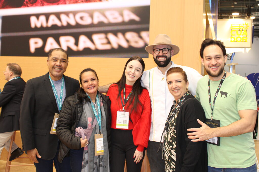 Ana Paula da Silva e Claudio Junior, da BBC Eventos, Juliana Britto, do MT, chefe Paulo Machado, Simone Lara e Felipe Wellaton, do MT
