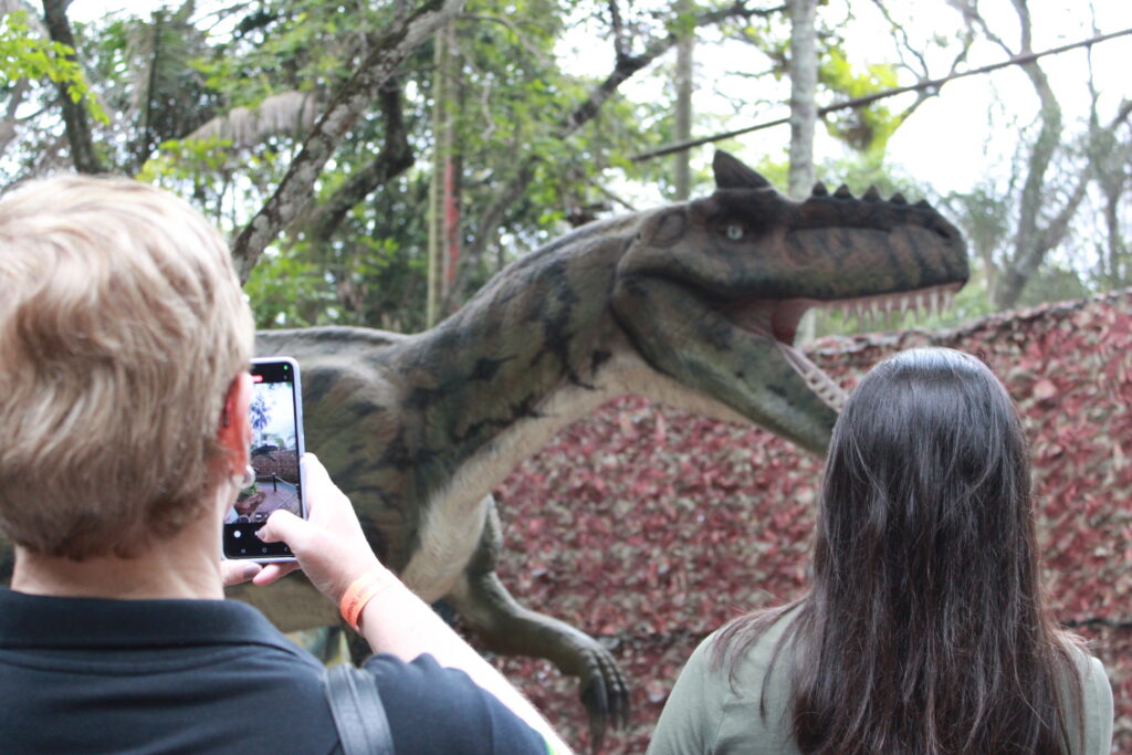 Animatrônicos dos dinossauros são muito realistas