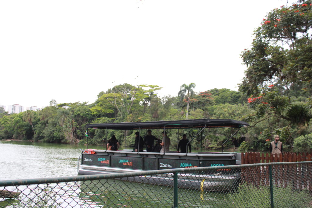 Barco da atração Acqua Safari