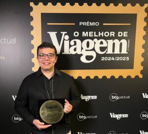 Bruno Sá na premiação (Divulgação/Queensberry)
