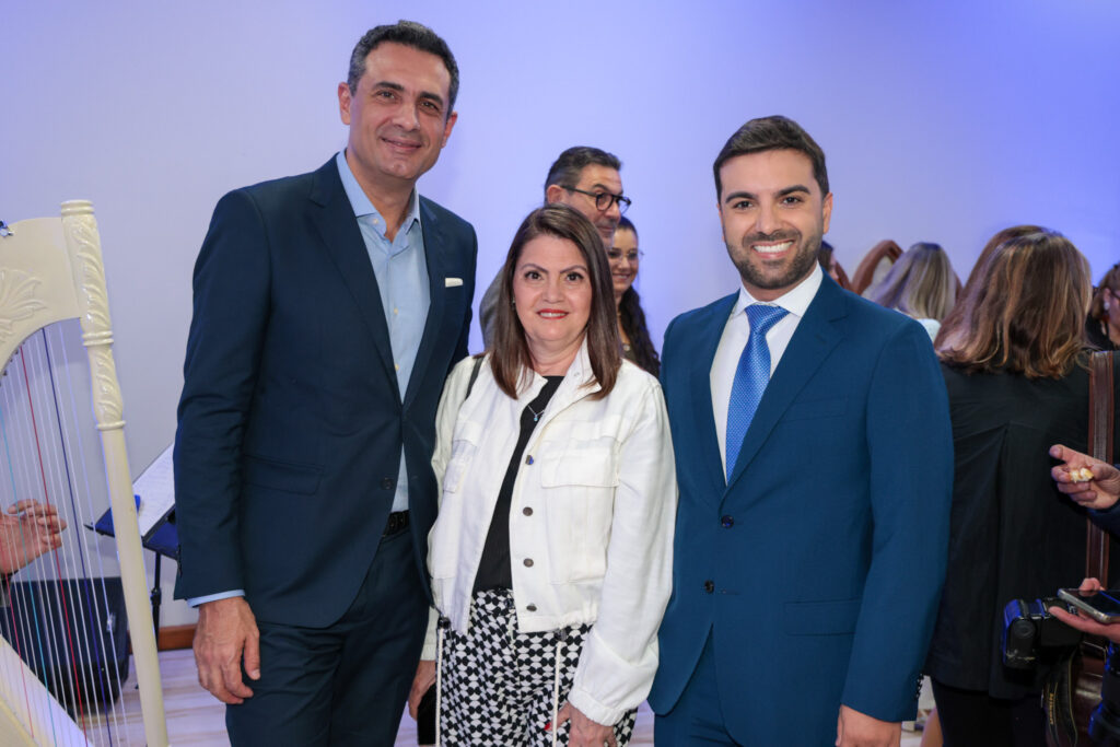 Carlos Antunes, da TAP, Rita Vasconcelos e Victor Hugo, da Abav-RS