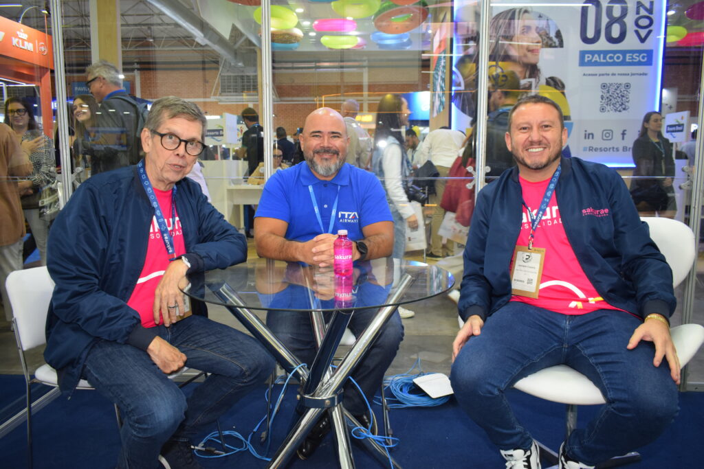 Cássio Oliveira e Wagner Chaves, da Sakura com Murilo Cassino da Ita Airways