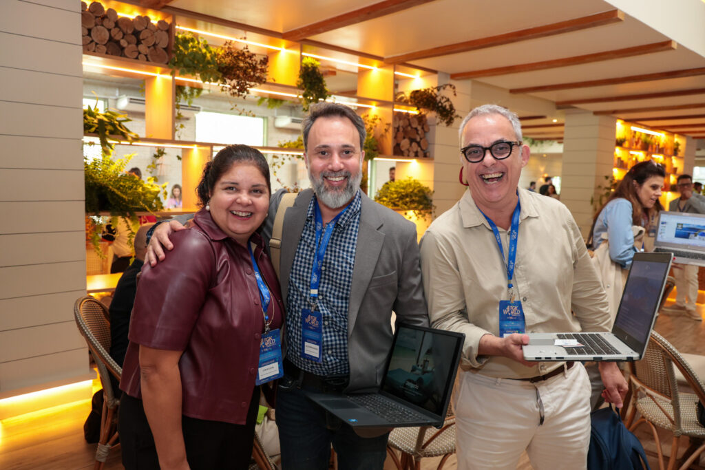 Cirlei Leal e Alex Bernardes, do Beachcimber Resort & Hotel, e Enzo Avezum, da ATS Travel Cirlei Leal e Alex Bernardes, do Beachcimber Resort & Hotel, e Enzo Avezum, da ATS Travel