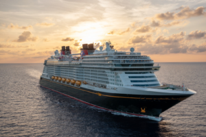 Disney Wish, inaugurado em 2022, é apenas um dos 13 navios que a Disney deve ter em sua frota até 2031 (Divulgação/RCA)