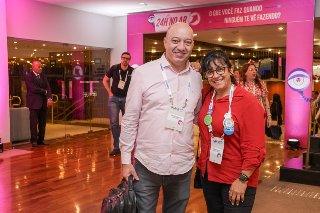 Demetrius Miguel, da Dynamic Travel, e Andréa Placido, da Maringá Turismo
