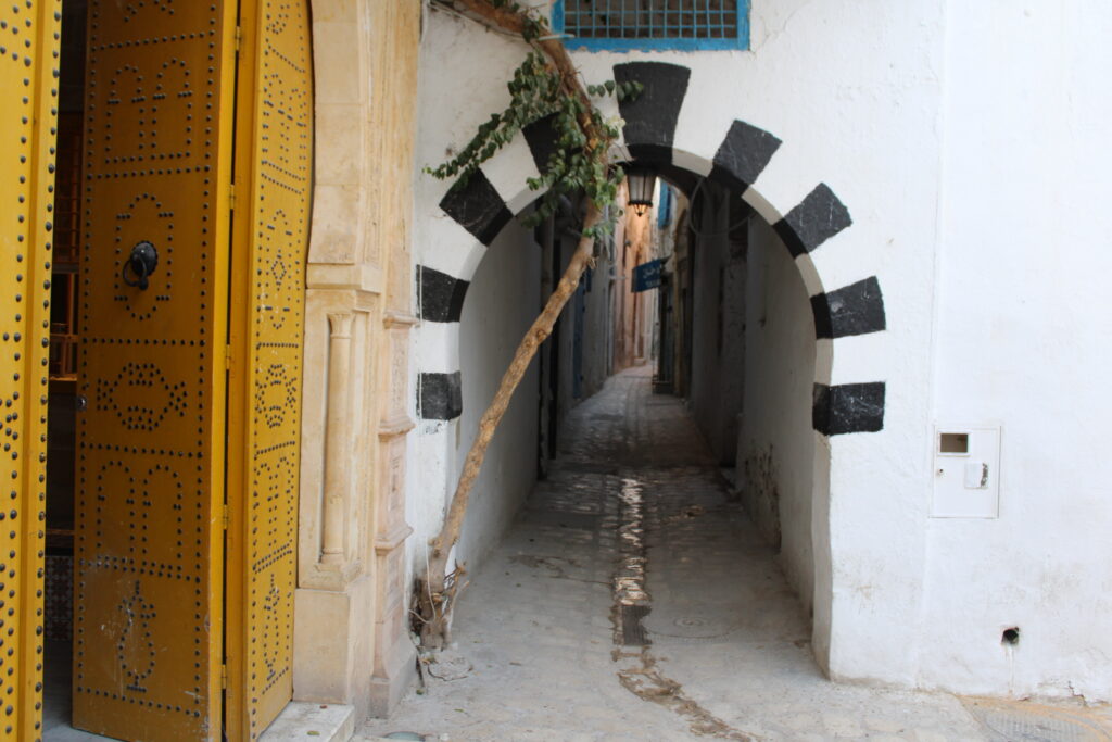 Detalhe das vielas da Medina, estreitas e bem arejadas