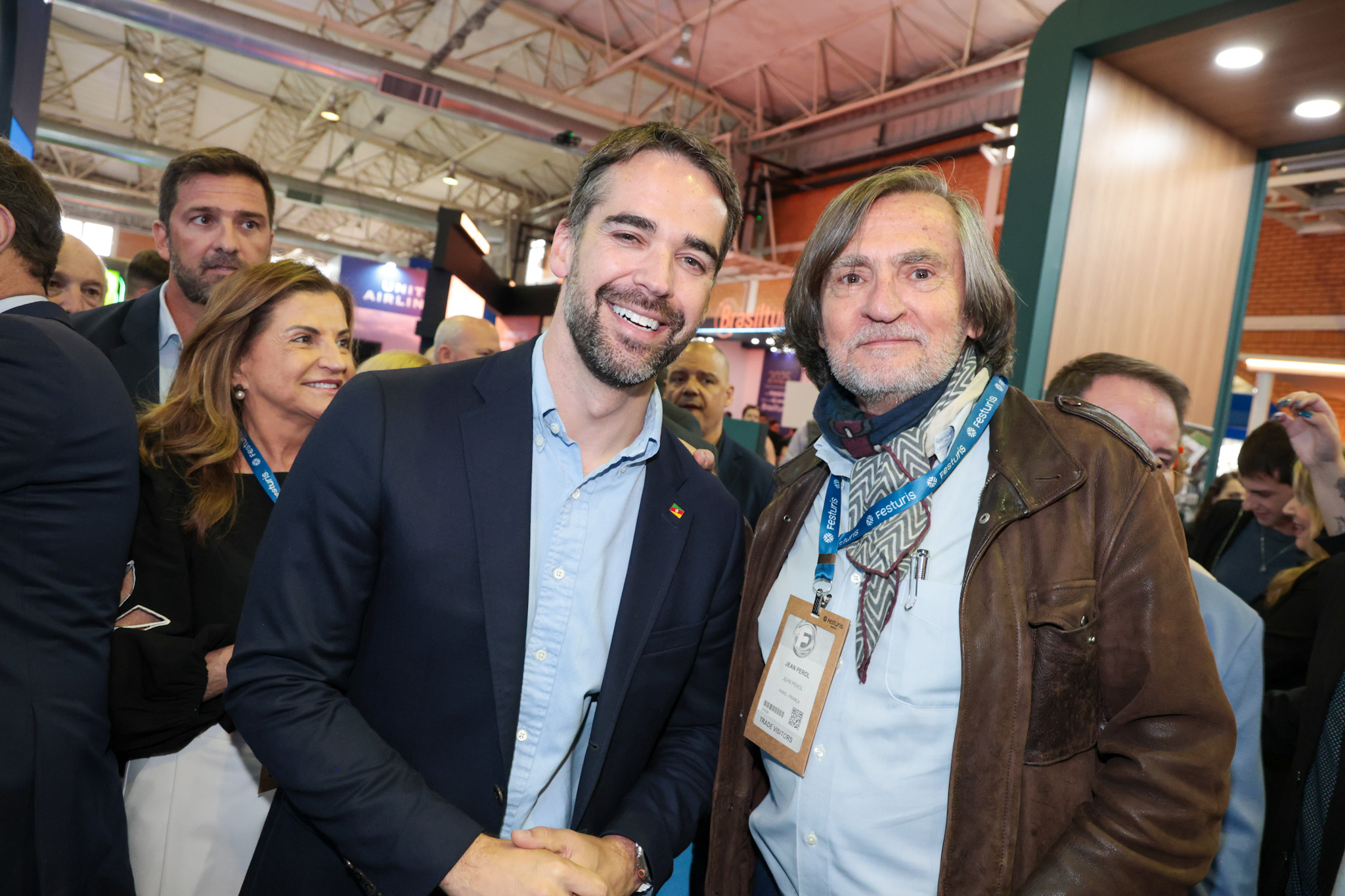 Eduardo Leite, governador do atuo Grande do Sul, com Jean Perol, da CapAmazon