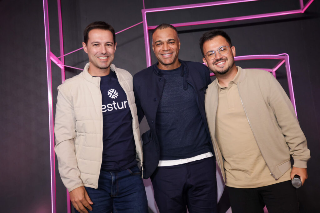 Eduardo Zorzanello, do Festuris, Denilson Oliveira, e Marcus Rossi, fundador e CEO da Gramado Summit