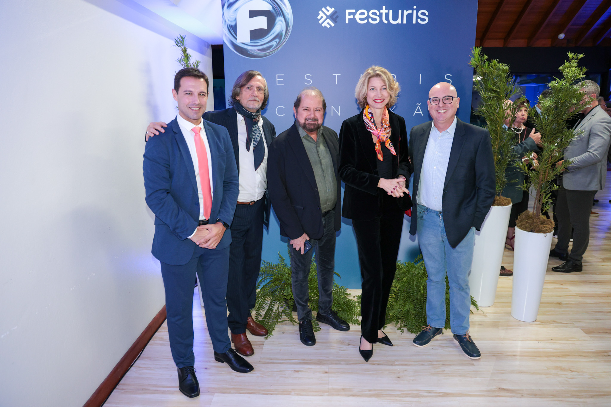 Eduardo Zorzanello, do Festuris, Jean-Phellippe Perol, da Cap Amazon, Guilherme Paulus, do Castelo Saint Andrews, Caroline Putnoki, diretora da Atout France, e Fábio Mader, da CVC Corp Eduardo Zorzanello, do Festuris, Jean-Phellippe Perol, da Cap Amazon, Guilherme Paulus, do Castelo Saint Andrews, Caroline Putnoki, diretora da Atout France, e Fábio Mader, da CVC Corp