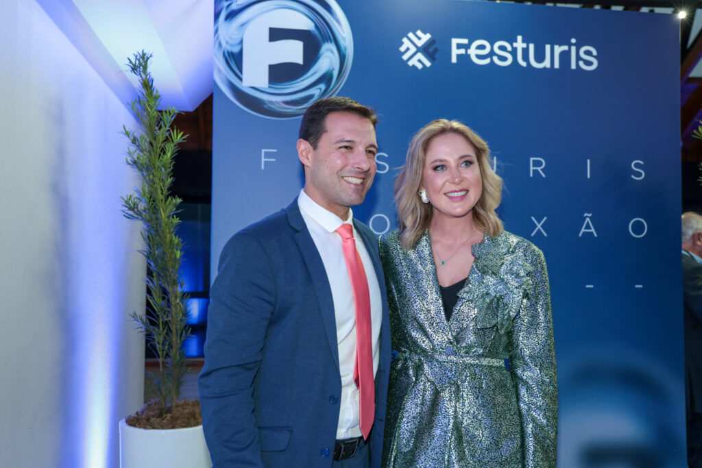 Eduardo Zorzanello, do Festuris, e Gabriela Schwan, da Swan Hotels