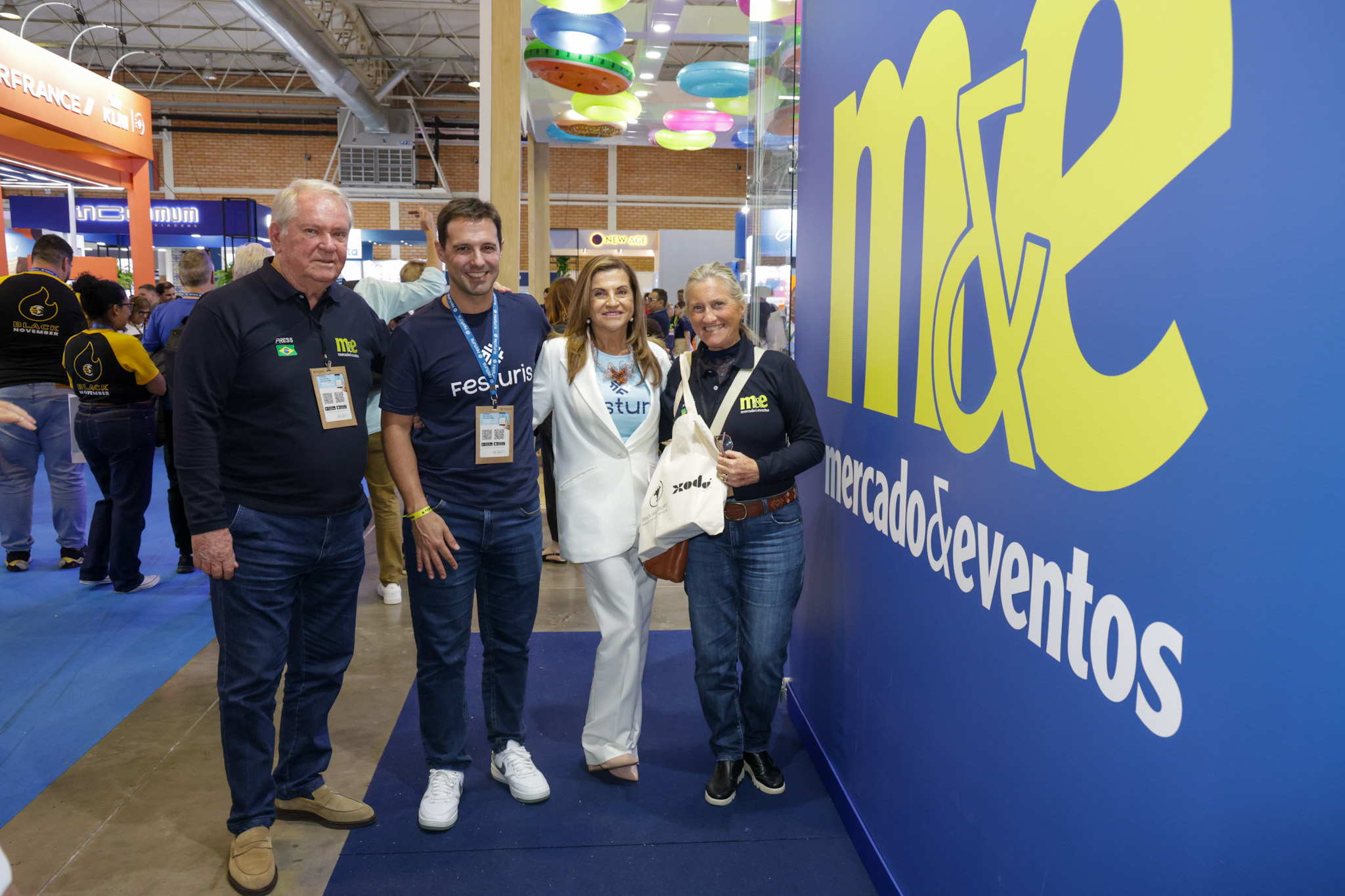 Eduardo Zorzanello e Marta Rossi, do Festuris, entre Roy Taylor e Rosa Masgrau, do M&E Eduardo Zorzanello e Marta Rossi, do Festuris, entre Roy Taylor e Rosa Masgrau, do M&E