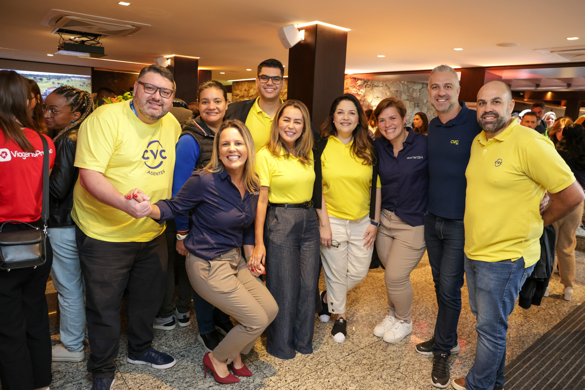 Equipe da CVC com equipe do Wish Equipe da CVC com equipe do Wish