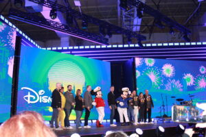 Equipe e representantes do grupo Disney durante segundo dia de D23 (Manuela Miniguini/M&E)