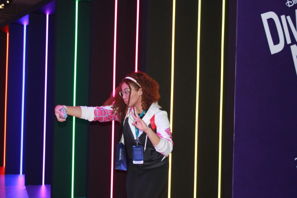 Estande de Divertidamente contou com cabines de led