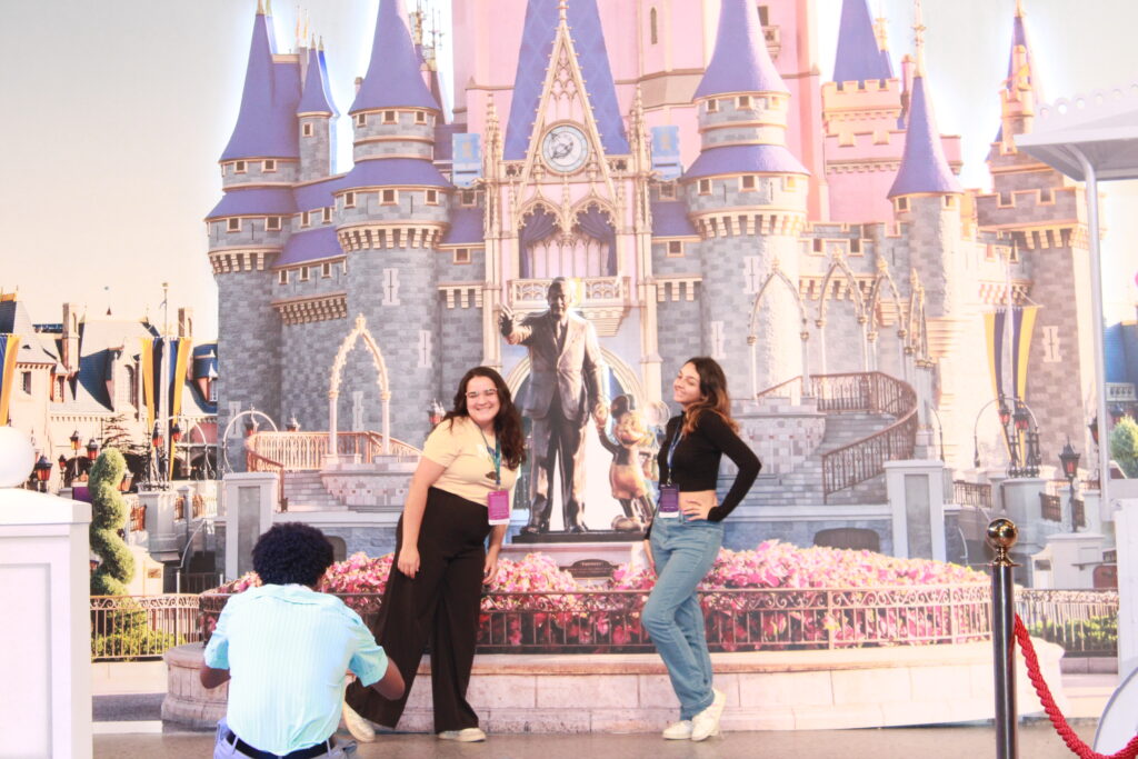 Estande do Magic Kingdom tem réplica do icônico castelo