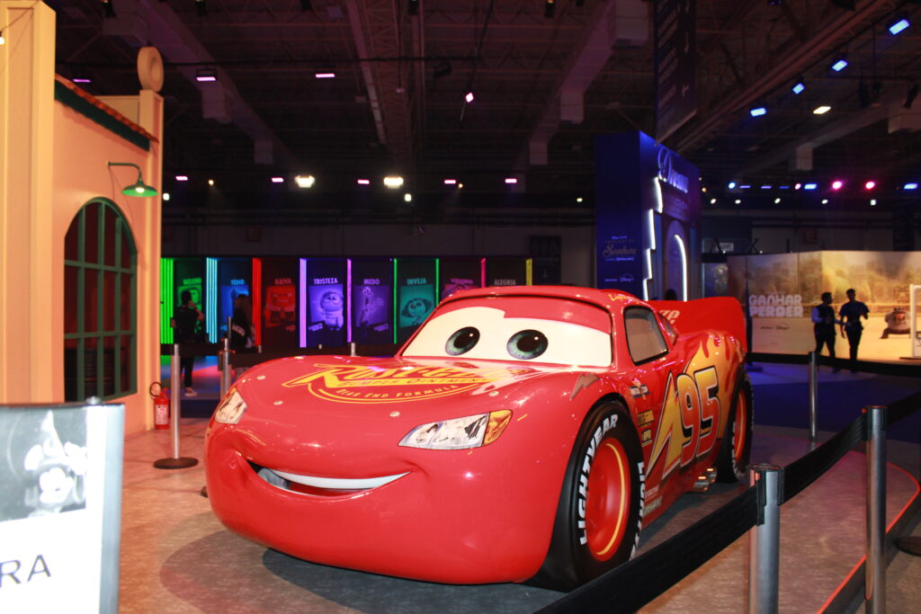Estande do filme Carros