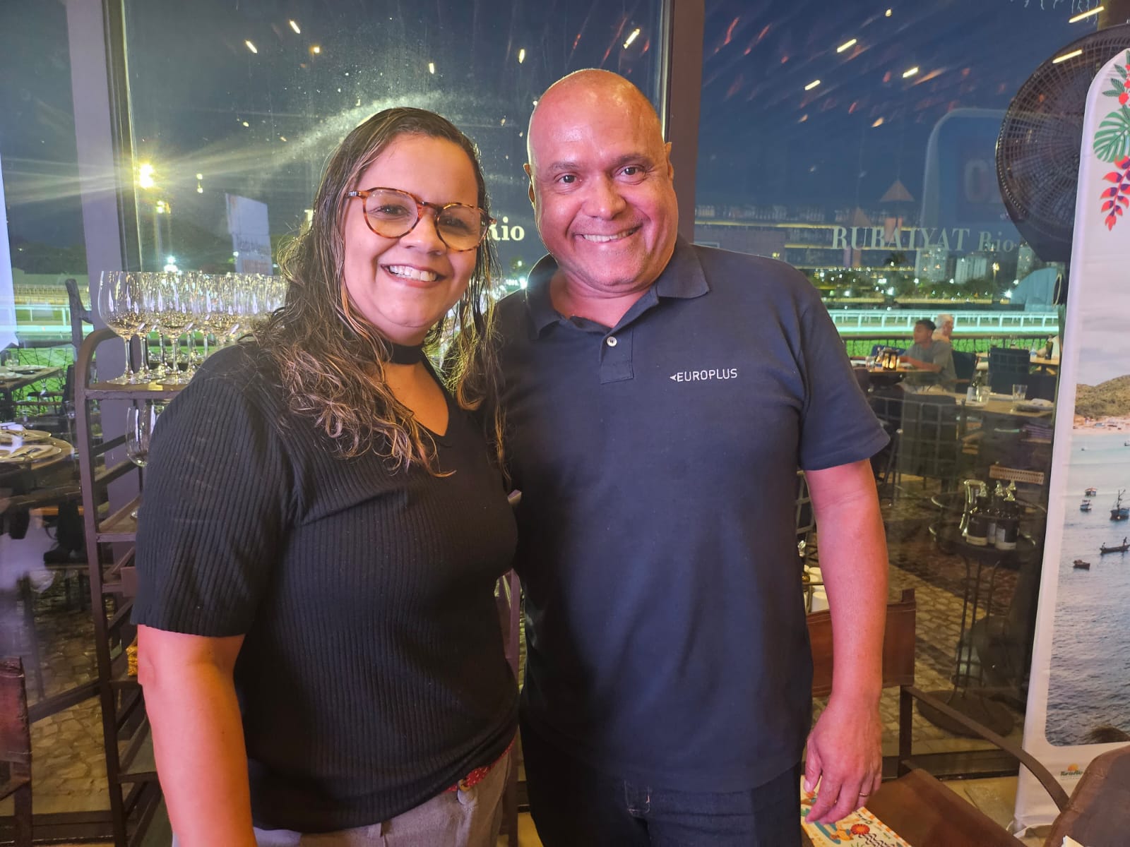 Fabiana Lima, da Azul Viagens, com Bobby Dantas, da Europlus
