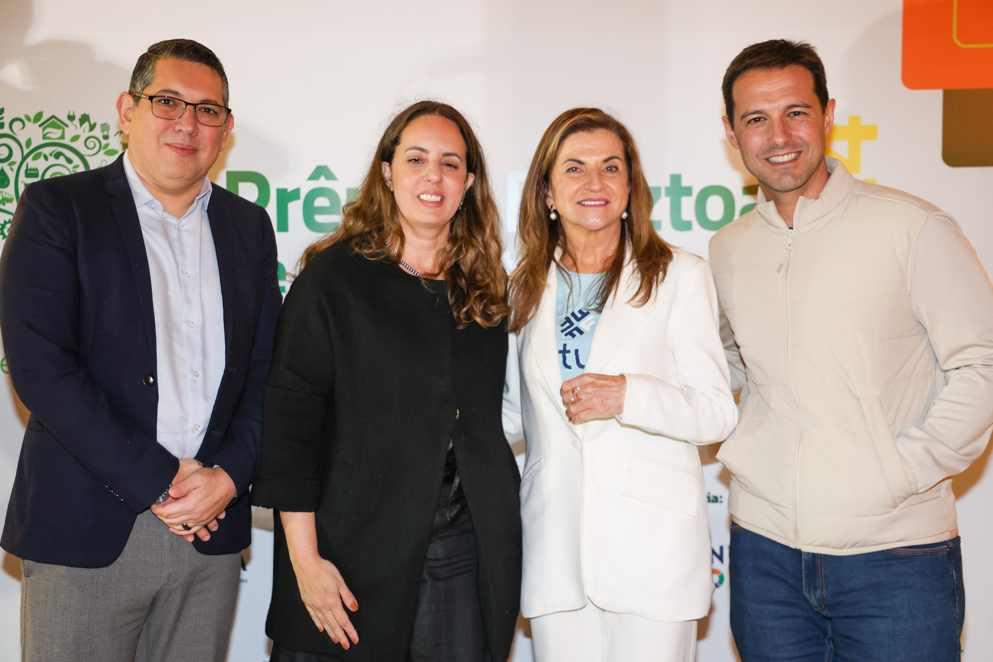 Fabiano Camargo e Marina Figueiredo, da Braztoa, Com Marta Rossi e Eduardo Zorzanello, do Festuris Fabiano Camargo e Marina Figueiredo, da Braztoa, Com Marta Rossi e Eduardo Zorzanello, do Festuris