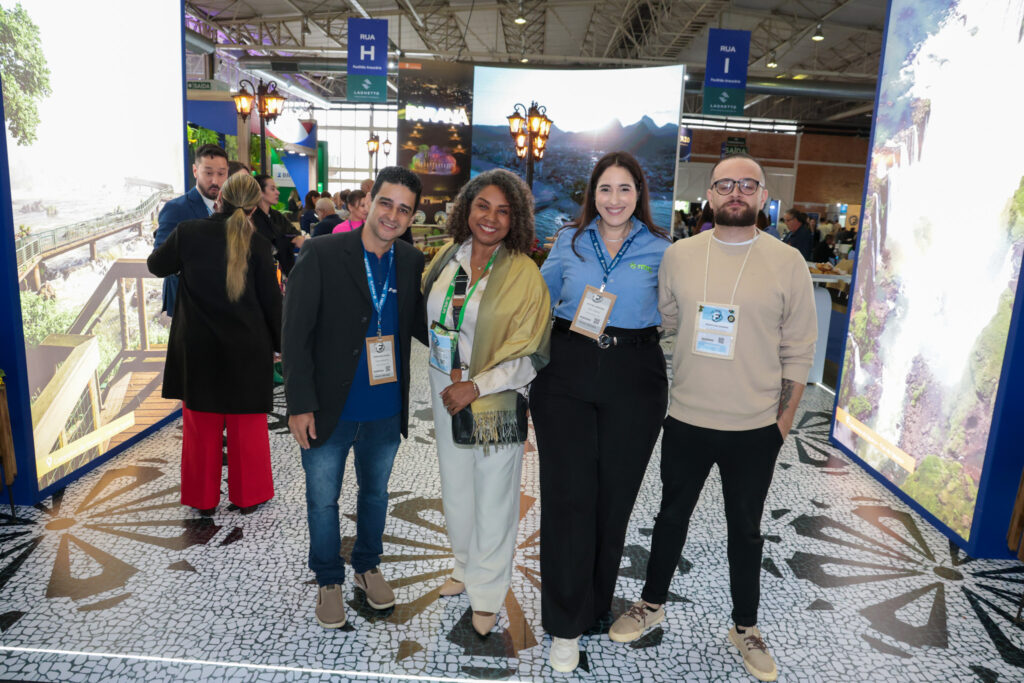 Fernando Nunes, da Itaipu Parquetec, Neumari Cristhine, da Setur-Doz Do Iguaçu, Rachel Martins, da MMC Turismo e Eventos, e Renato Baldissera, da Setur-Foz do Iguaçu