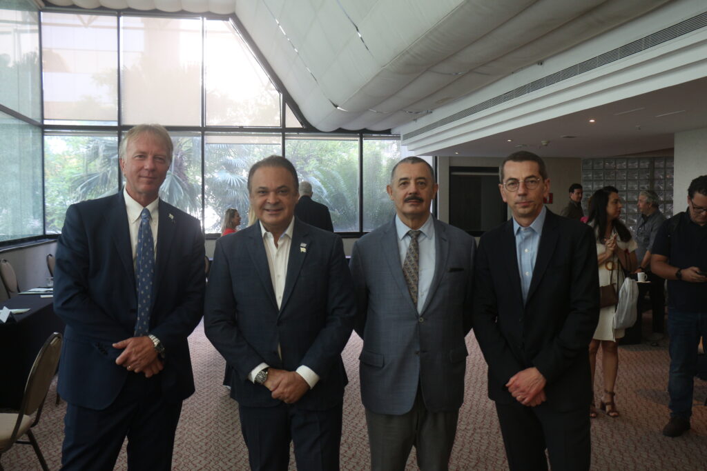 Filippo Francini, de San Marino, Roberto Lucena, secretário de turismo, Pter Lutter, representante da ETC no Brasil e Miguel Sandoval, diretor de turismo da Espanha no Brasil