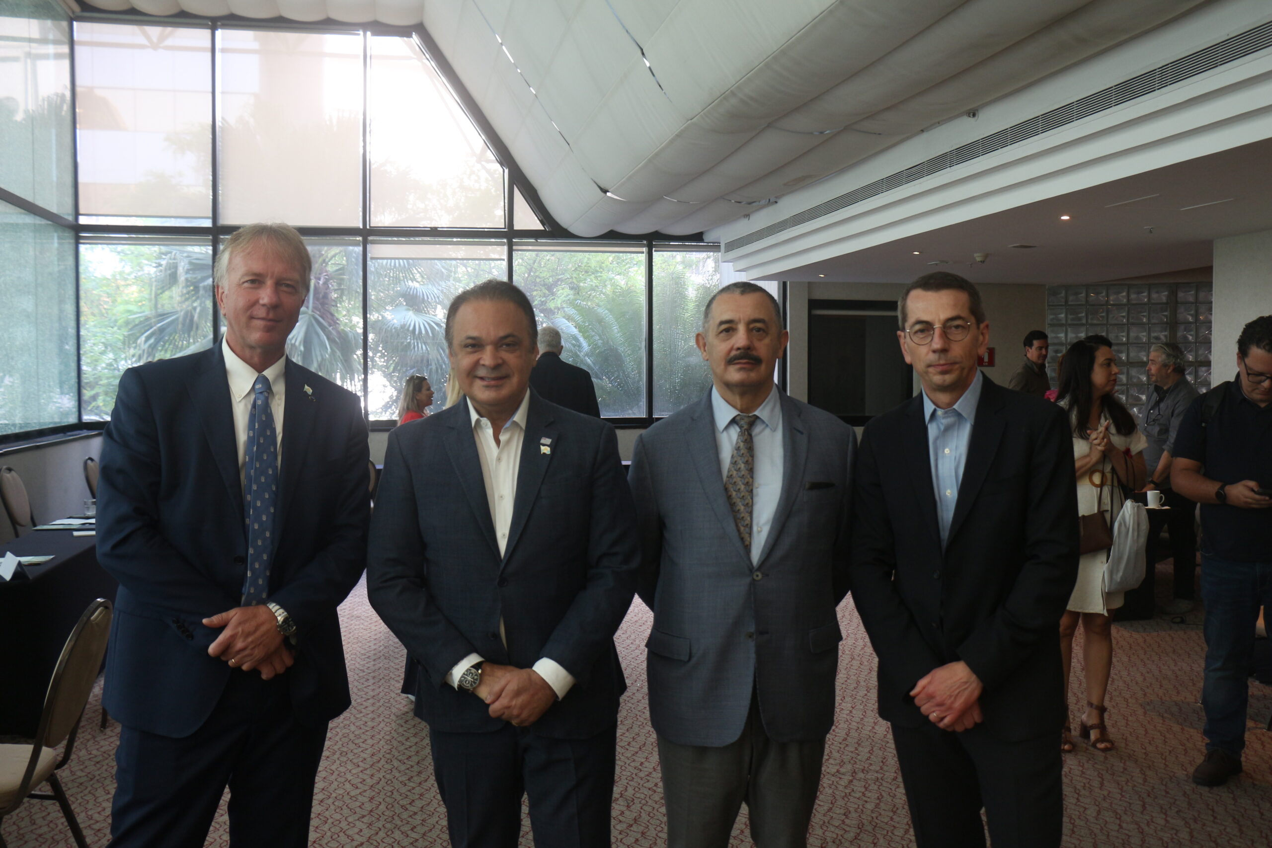 Filippo Francini, de San Marino, Roberto Lucena, secretário de turismo, Pter Lutter, representante da ETC no Brasil e Miguel Sandoval, diretor de turismo da Espanha no Brasil Filippo Francini, de San Marino, Roberto Lucena, secretário de turismo, Pter Lutter, representante da ETC no Brasil e Miguel Sandoval, diretor de turismo da Espanha no Brasil