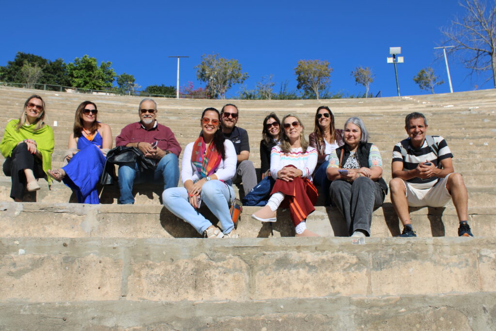Grupo de agentes de viagens no Teatro Romano de Cartago