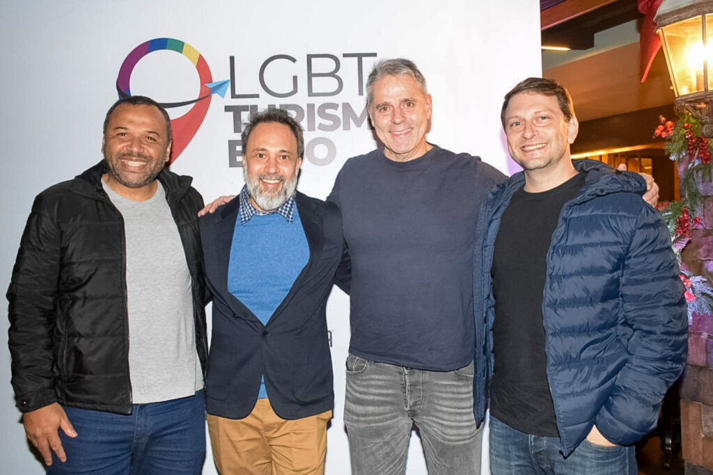 Paulo Cruz, Eduardo Moraes e Felipe Dias, da Air France com Alex Bernardes, do LGBT Turismo Expo
