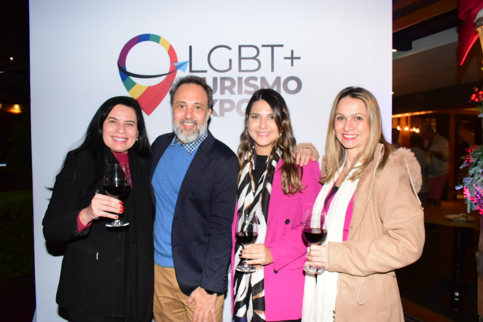 Alex Bernardes com Isadora Rocha, Marlise Gasparetto e Débora Bordin, da Fundtur-MS Alex Bernardes com Isadora Rocha, Marlise Gasparetto e Débora Bordin, da Fundtur-MS