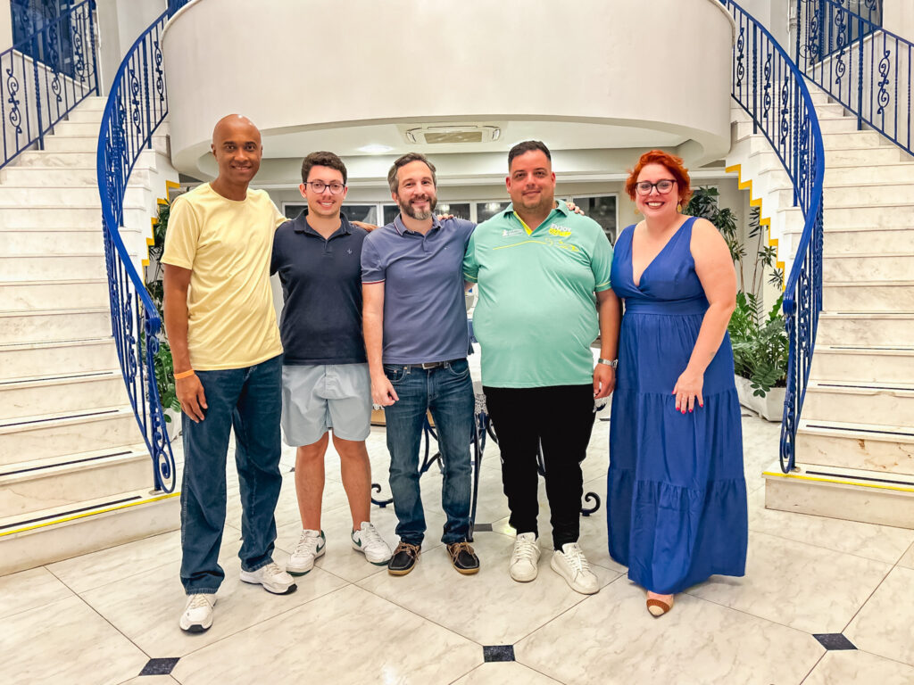 Luiz Sobrinho, da Setur-SP, com Pedro Dohnert, do hotel Doral Guarujá e os executivos da Enjoy Experience