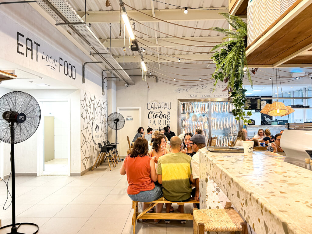 O Paru é um restaurante especializado em comidas a base de frutos do mar